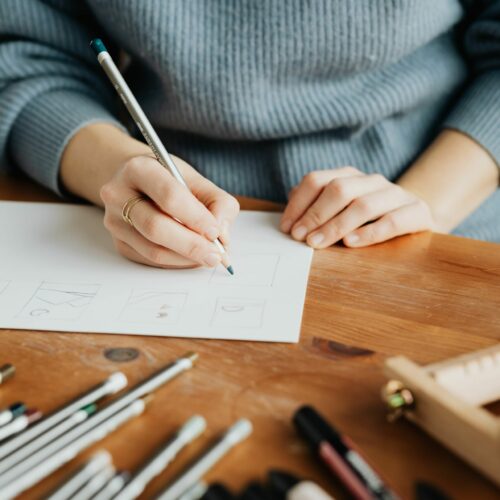 Du crayon à l’intelligence artificielle : les outils changent, la créativité demeure